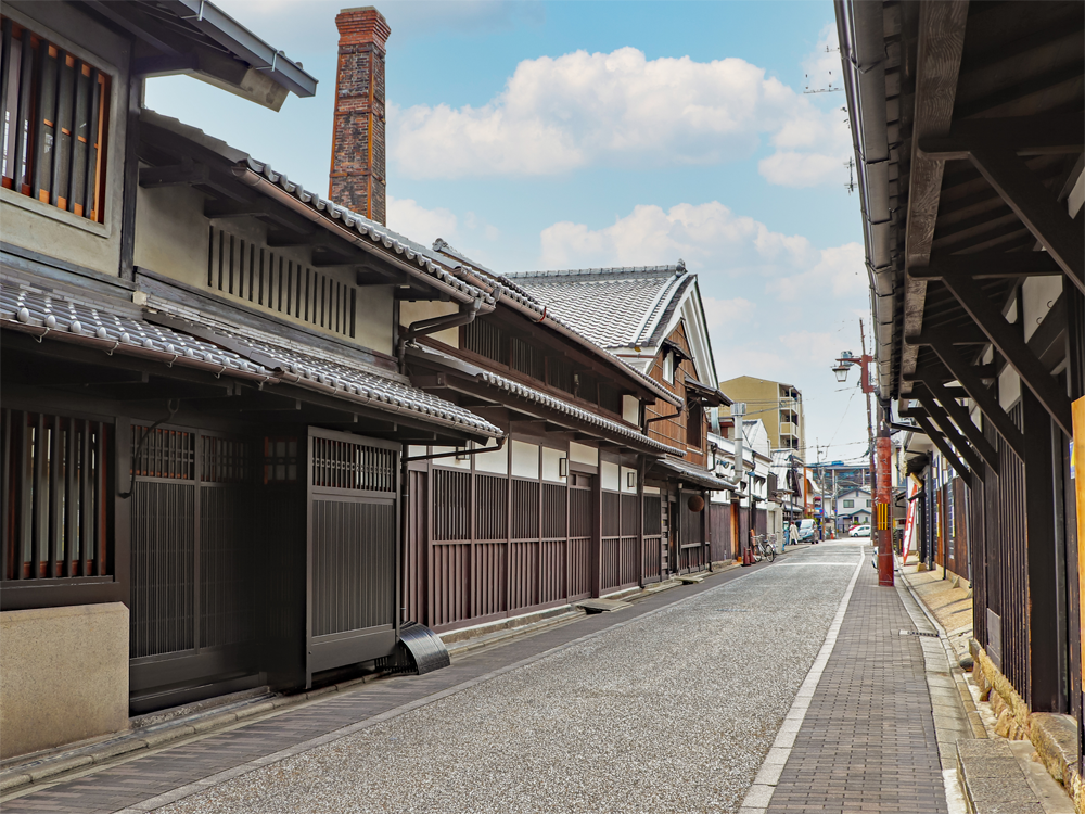 西条の酒蔵通り